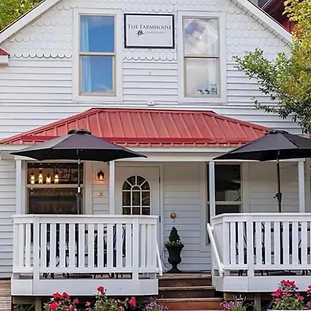The Farmhouse Inn & Kitchen, 2 Blocks From Downtown Whitefish, Montana-3